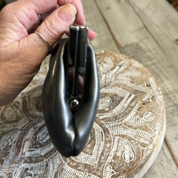 JESSICA MCCLINTOCK LEATHER GRAY KISS LOCK BLACK CHAIN STRAP EVENING BAG - Picture 10 of 12